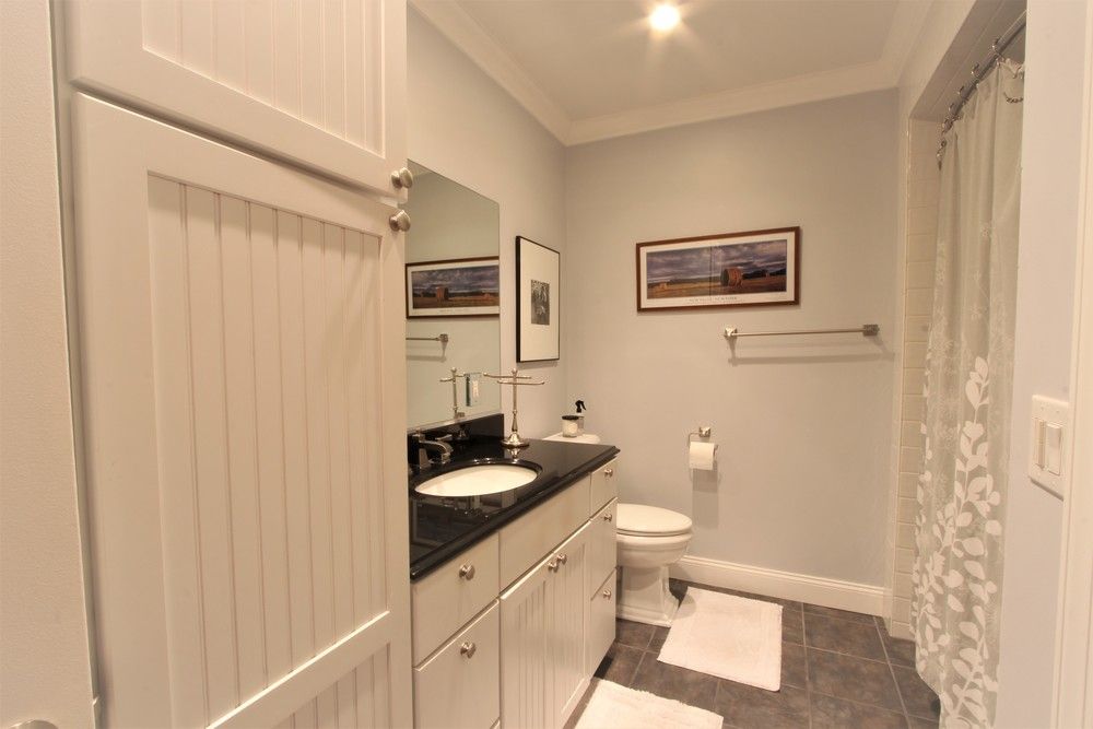 Applewood Apartments and Restaurant: 120 North Rd, Highland, NY 12528